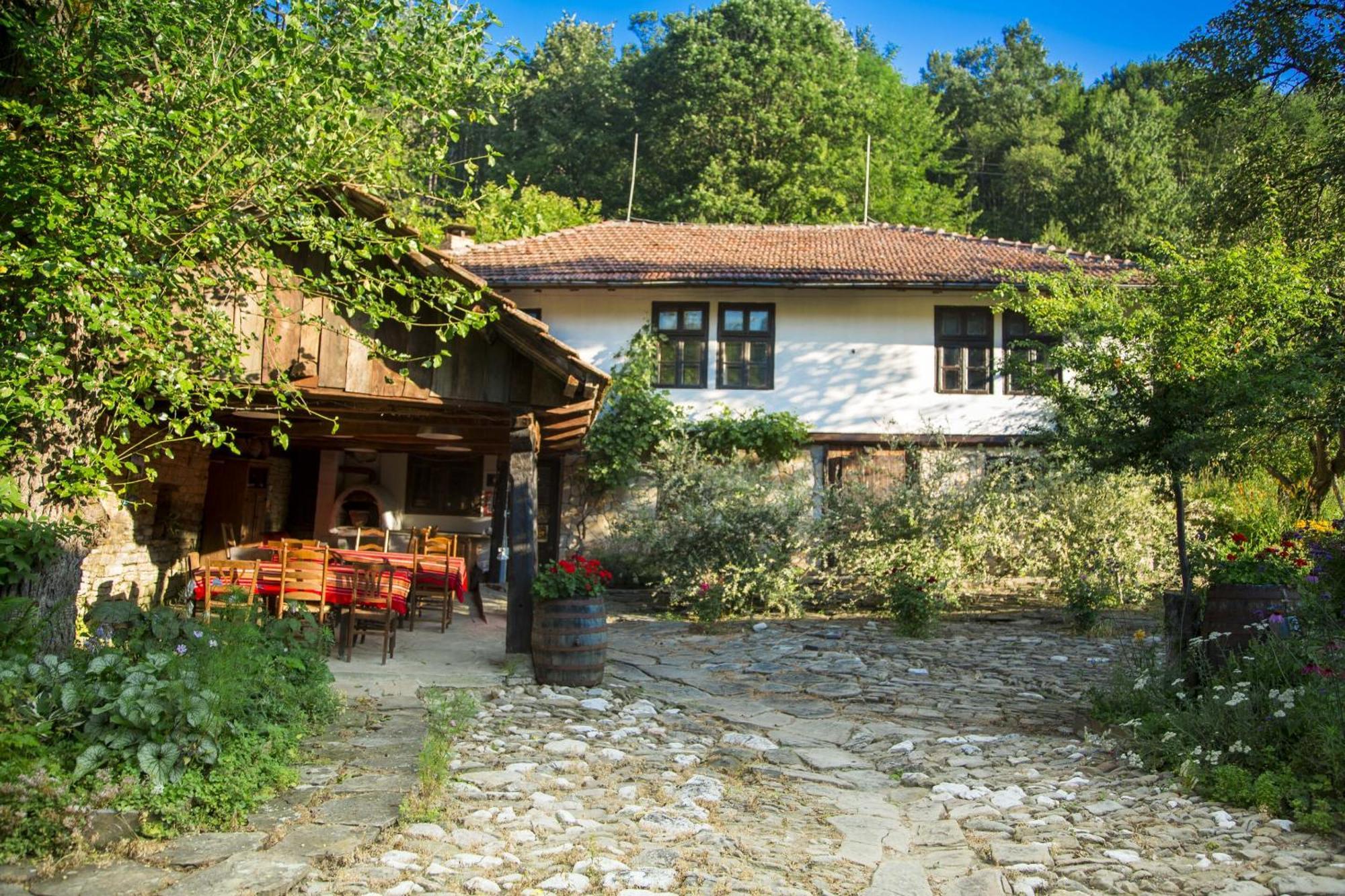 Little River Guest House Gabrovo Exterior photo